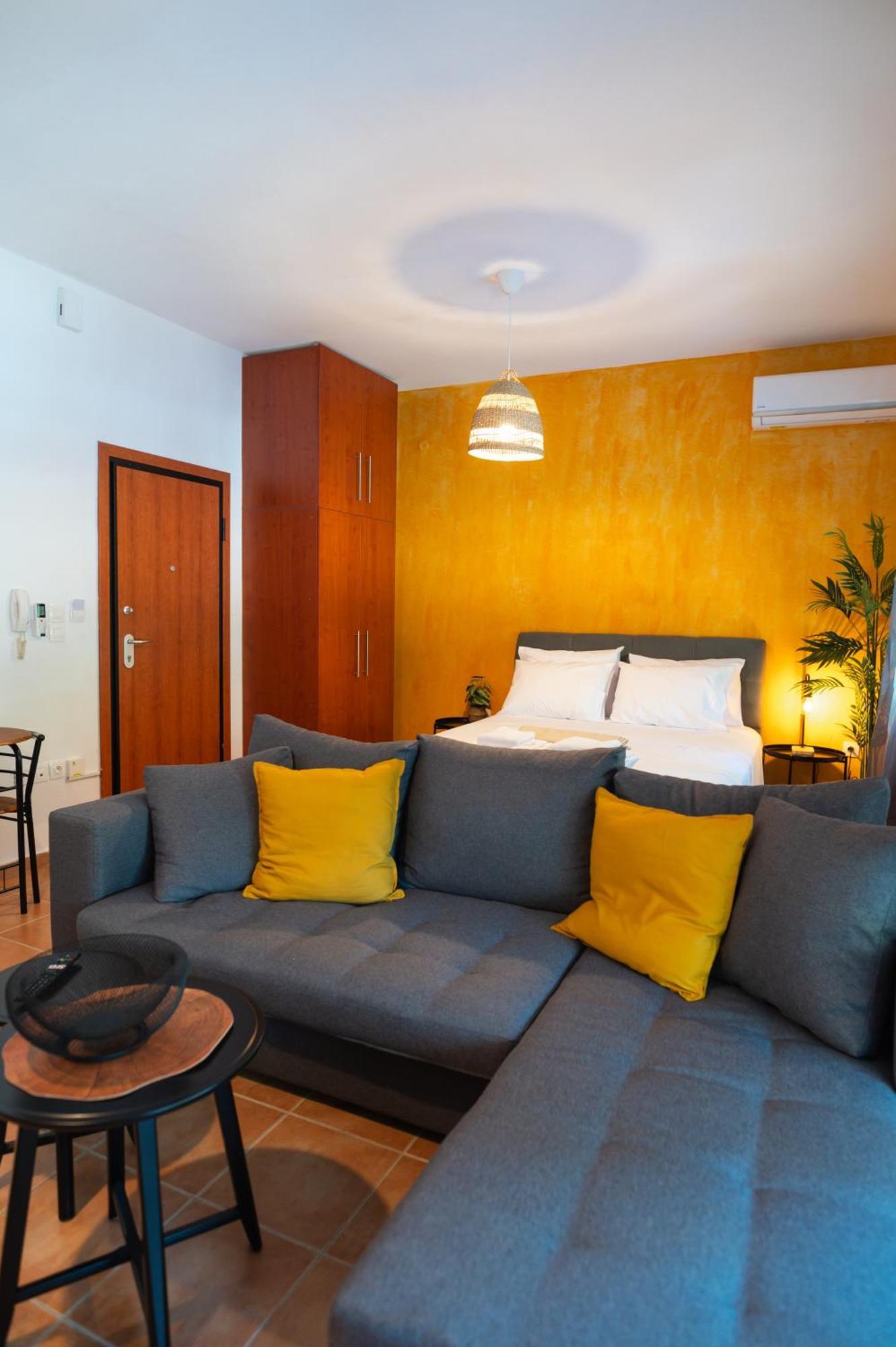 Dessert Oasis Suite By Heaven'S Hall Luxury Suites 亚历山德鲁波利斯 外观 照片
